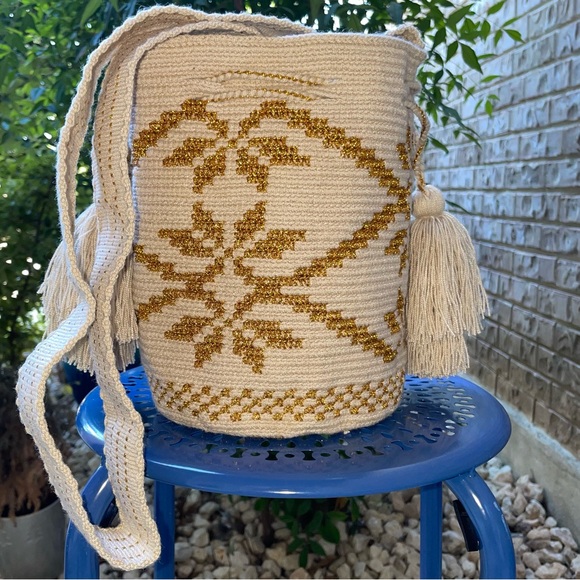 Authentic Wayuu Mochila Bag, Beige/Gold Flower Design - Picture 12 of 16